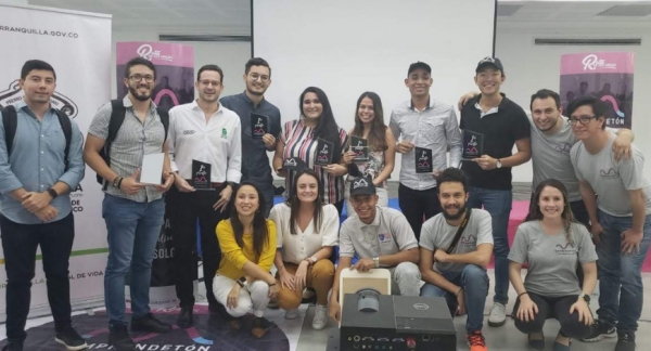 Estudiante CUL ganadores de Emprendeton 2019